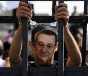 مسابقة لرسم مبارك خلف القضبان